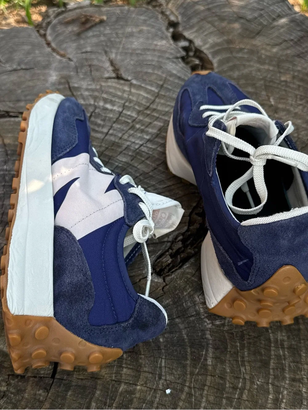 New Balance 327 Women's Navy and Light Pink Retro Runner Sneakers size 8